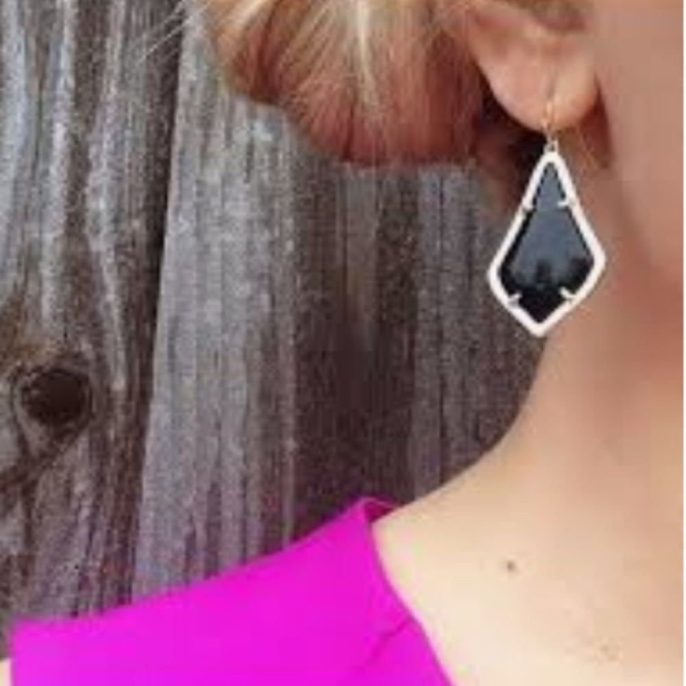 Kendra Scott Alexandra Black and gold earrings. 2” L x 1.36” wide